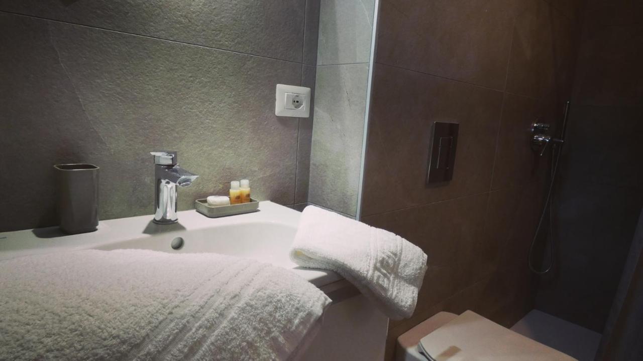 Domus 190 Rooms Βαρέζε Εξωτερικό φωτογραφία